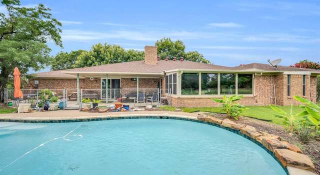 Photo of 136 Burkett Dr, Red Oak, TX 75154