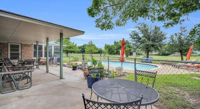 Photo of 136 Burkett Dr, Red Oak, TX 75154