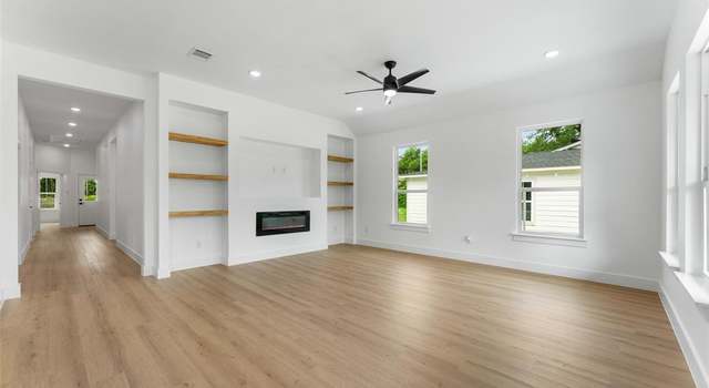 Photo of 2915 NW Loraine St, Fort Worth, TX 76106