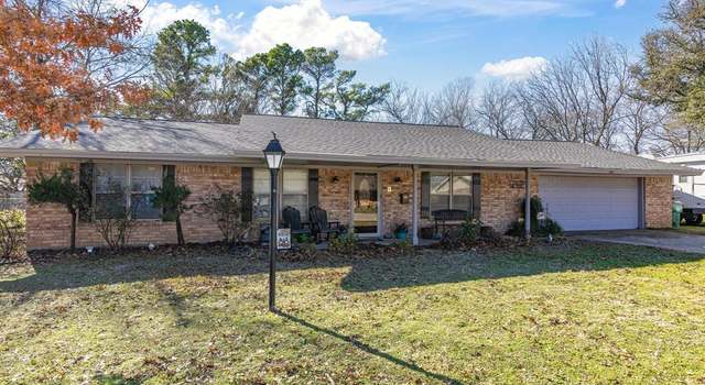 Photo of 704 Preston St, Bowie, TX 76230