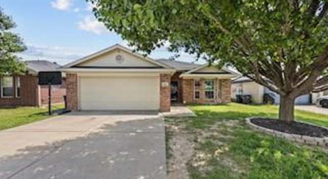Photo of 704 Buffalo Springs Dr, Fort Worth, TX 76140