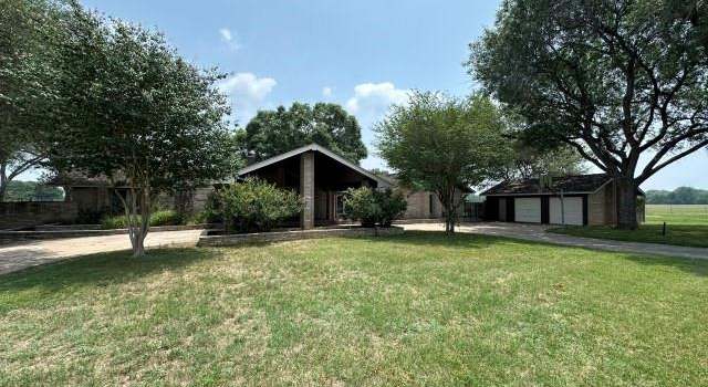 Photo of 89 Private Road 3090, Shiner, TX 77984