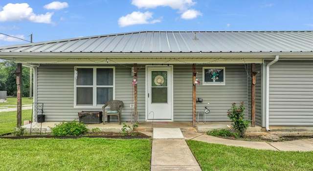 Photo of 239 N 10th St, Jacksboro, TX 76458