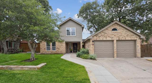 Photo of 511 Holliday Ln, Euless, TX 76039