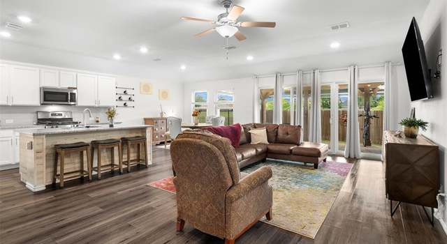Photo of 9200 S Field Ln, Arlington, TX 76002