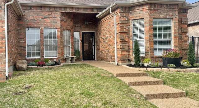 Photo of 762 Village Green Dr, Desoto, TX 75115