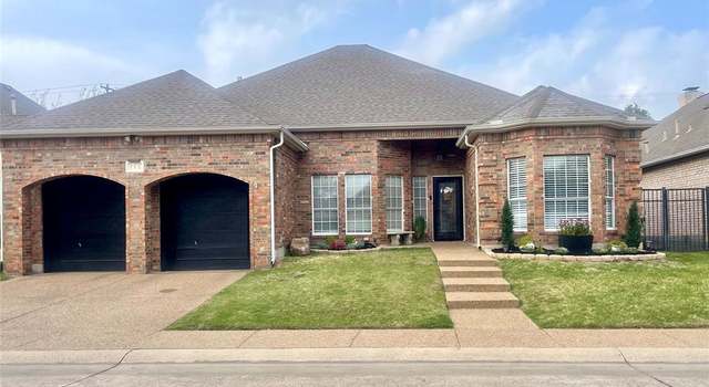 Photo of 762 Village Green Dr, Desoto, TX 75115