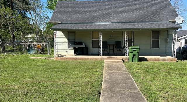 Photo of 407 E Pine St, West, TX 76691