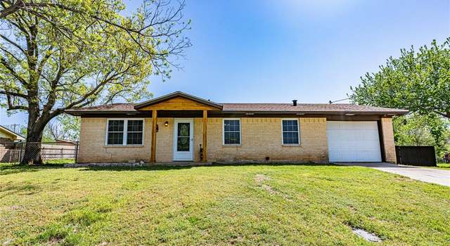 Photo of 1008 Grayson St, Nocona, TX 76255