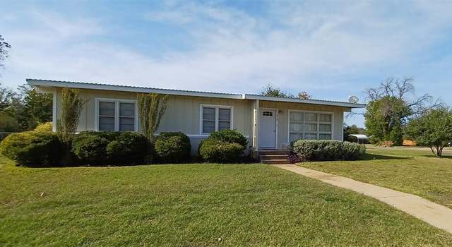 Photo of 215 Laurel Dr, Winters, TX 79567