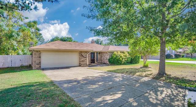 Photo of 1628 Edge Hill Rd, Benbrook, TX 76126