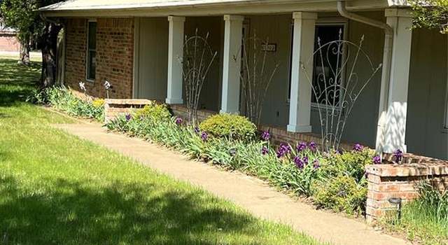 Photo of 310 Valley Trail Dr, Weatherford, TX 76087