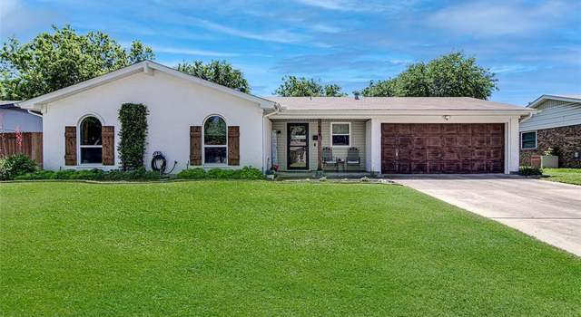 Photo of 509 Oak St, Burleson, TX 76028