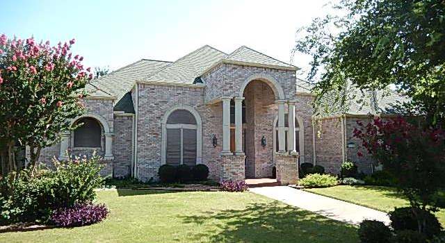 Photo of 109 Ashburne Glen Ln, Red Oak, TX 75154
