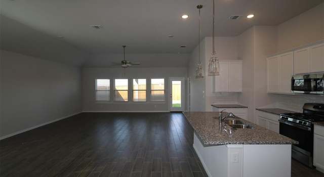 Photo of 13045 Mizell Ln, Aubrey, TX 76227