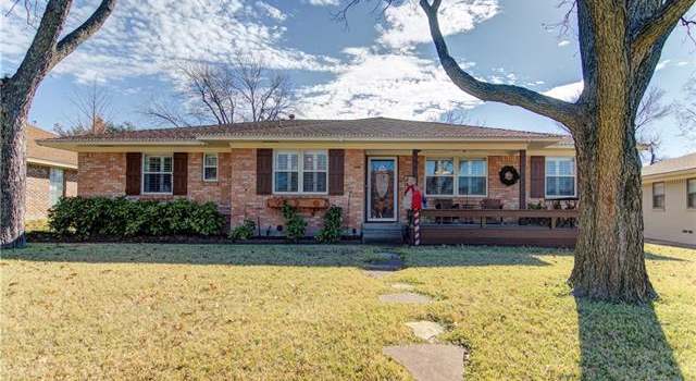 Photo of 10840 Waterbridge Cir, Dallas, TX 75218