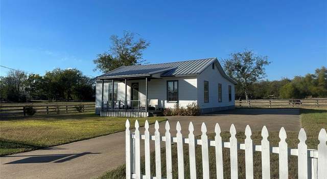 Photo of 204 Jefferson St, Como, TX 75431