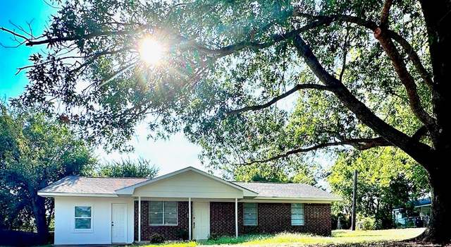 Photo of 1215 Indiana St, Graham, TX 76450