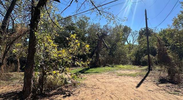 Photo of 136 Oak Hill Dr, Joshua, TX 76058