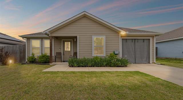 Photo of 321 Blakney St, Cleburne, TX 76031