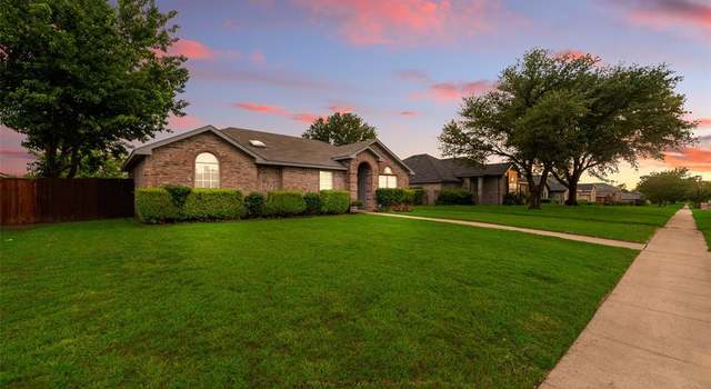 Photo of 1318 Meadow Creek Dr, Lancaster, TX 75146