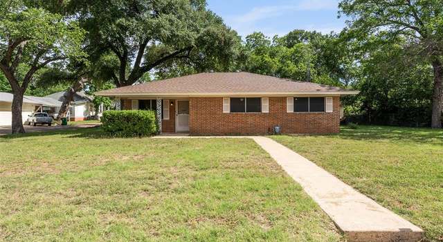 Photo of 400 E 6th St, Cameron, TX 76520