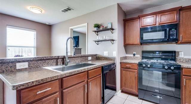 Photo of 704 Lazy Crest Dr, Fort Worth, TX 76140
