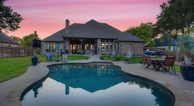 Photo of 241 Williamsburg Ln, Red Oak, TX 75154