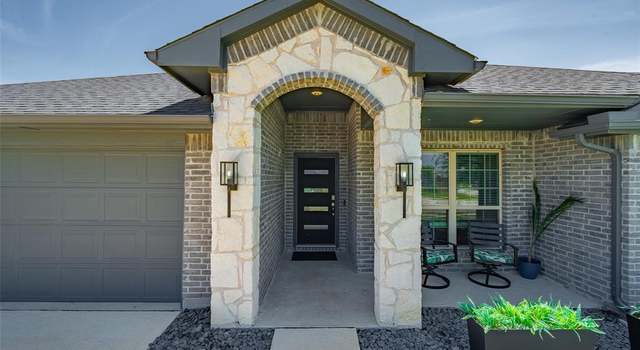 Photo of 111 Columbia St, Farmersville, TX 75442