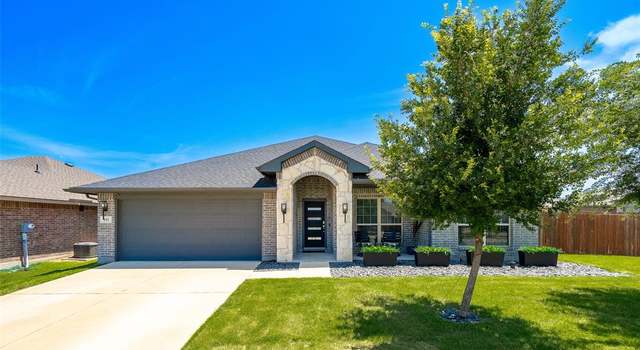 Photo of 111 Columbia St, Farmersville, TX 75442