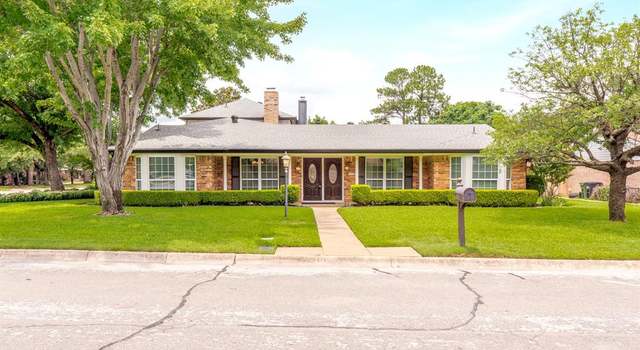 Photo of 452 W Pleasantview Dr, Hurst, TX 76054