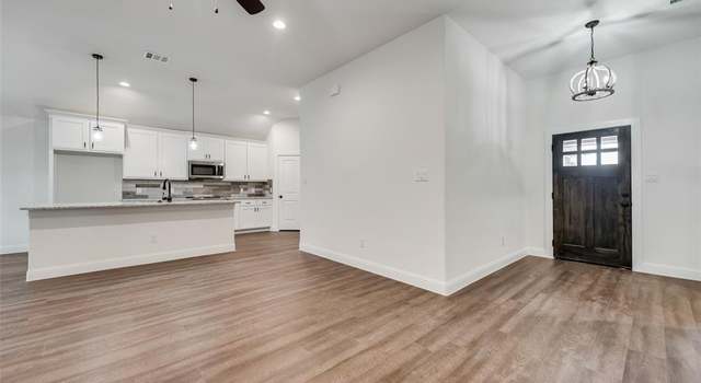 Photo of 107 Maverick Trl, Valley View, TX 76272