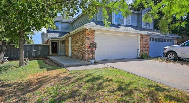 Photo of 1405 Palmnold Cir E, Fort Worth, TX 76120