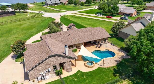 Photo of 1803 W Emerald Bend Ct, Granbury, TX 76049