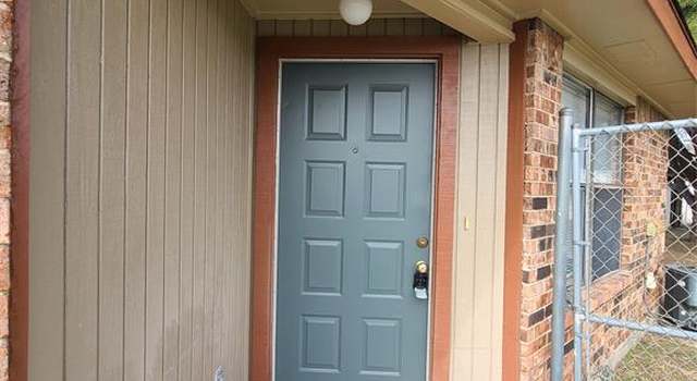 Photo of 302 W Warrior Trl, Grand Prairie, TX 75052