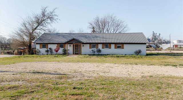 Photo of 300 W Bivar Ave, De Leon, TX 76444