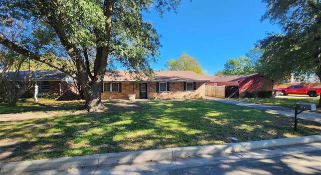 Photo of 214 Town North Dr, Terrell, TX 75160