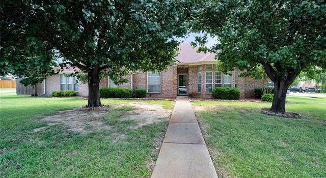 Photo of 529 Oak Crest St, Lake Dallas, TX 75065