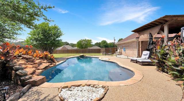 Photo of 529 Oak Crest St, Lake Dallas, TX 75065