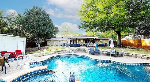 Photo of 502 Galia St, Bowie, TX 76230