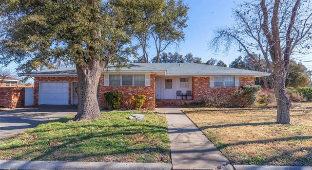 Photo of 120 N 15th Ave, Munday, TX 76371