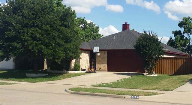 Photo of 2123 N Kirbywood Trl, Grand Prairie, TX 75052