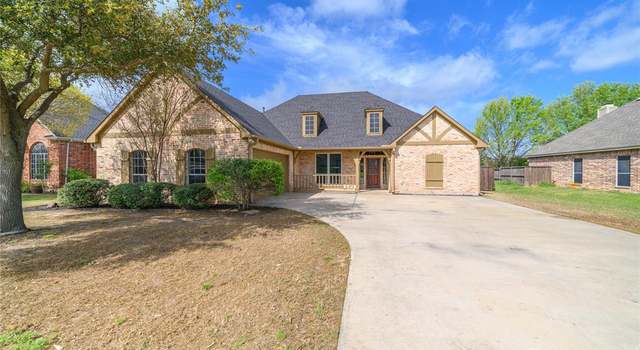 Photo of 1604 High Point Dr, Pilot Point, TX 76258
