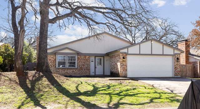 Photo of 5804 Trail Crest Dr, Arlington, TX 76017