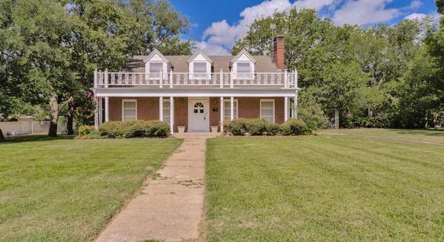 Photo of 900 Coffield St, Bowie, TX 76230