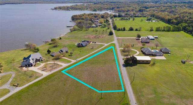 Photo of 2110 Lake Side Dr, Bonham, TX 75418