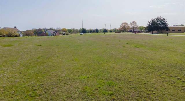 Photo of 2110 Lake Side Dr, Bonham, TX 75418