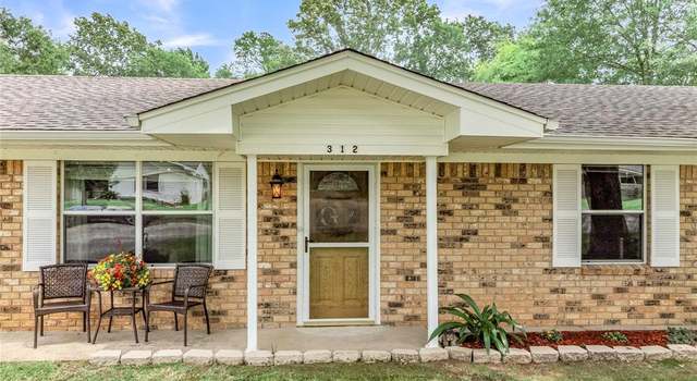Photo of 312 Parkway Ln, Gilmer, TX 75645