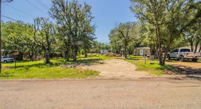Photo of 2803 Cedarhill St, Granbury, TX 76048