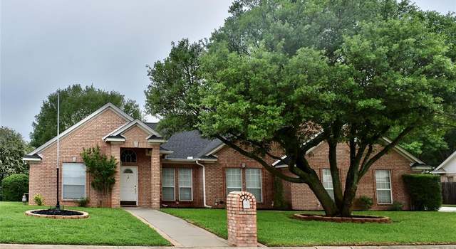 Photo of 1111 Nortman Dr, Gainesville, TX 76240
